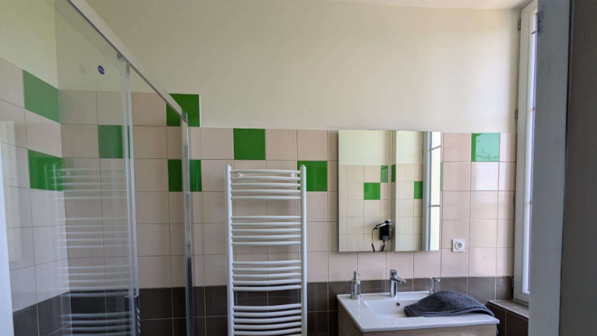 Salle d’eau privative au premier étage